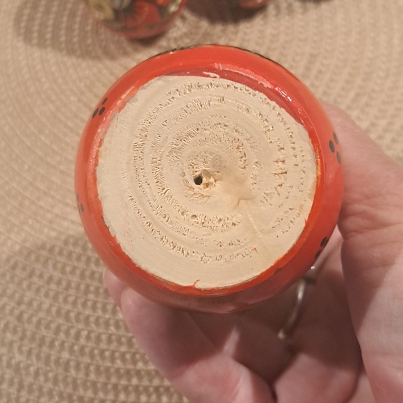 Babushka Matrioschka Folklore Golden Red Woman 5pcs. Strawberry - Picture 3 of 8